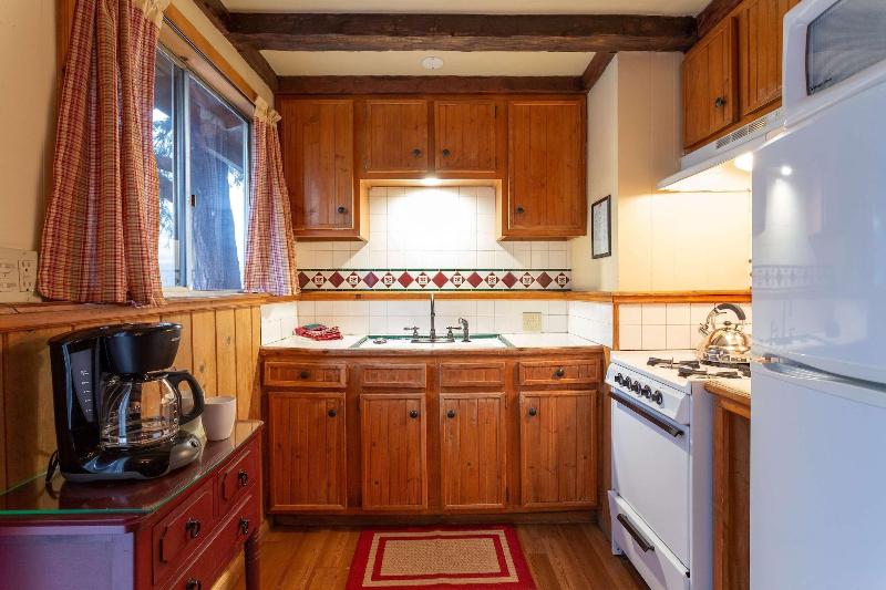 Arrowhead Pine Rose Cabins image