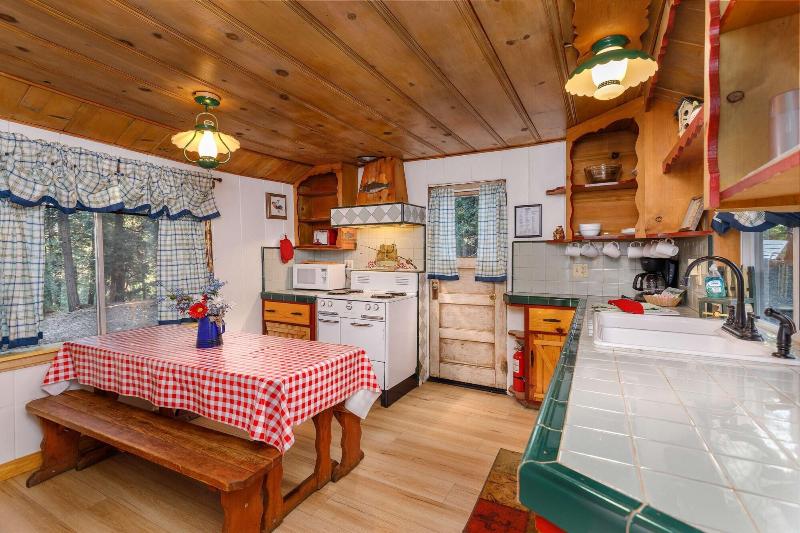 Arrowhead Pine Rose Cabins image
