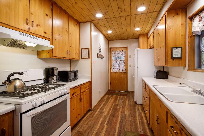 Arrowhead Pine Rose Cabins image