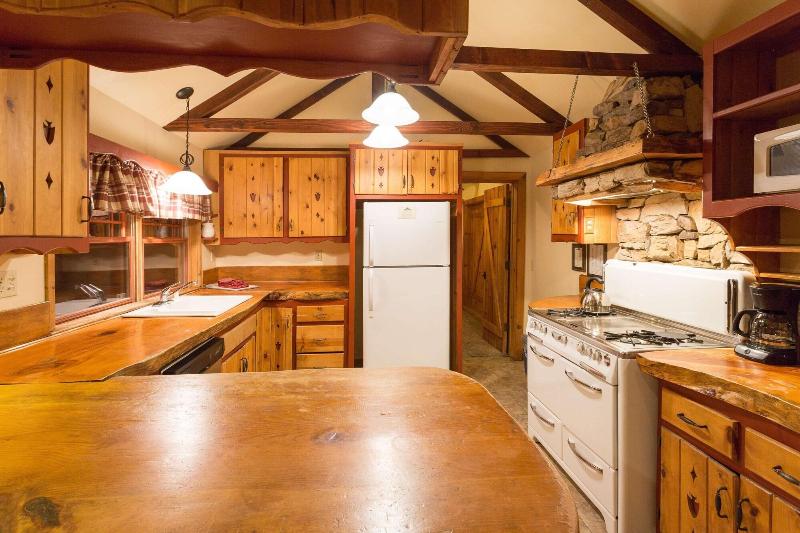 Arrowhead Pine Rose Cabins image