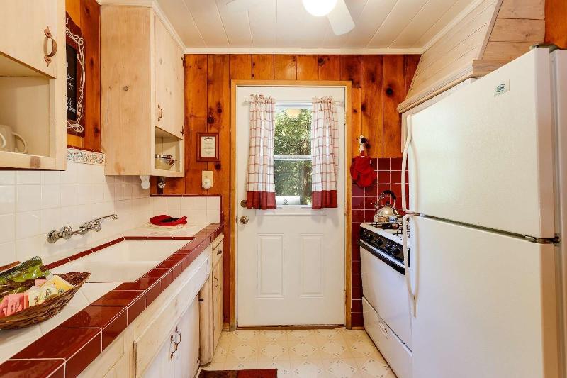 Arrowhead Pine Rose Cabins image