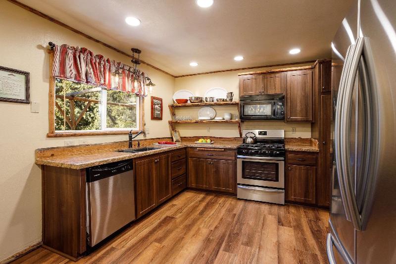 Arrowhead Pine Rose Cabins image