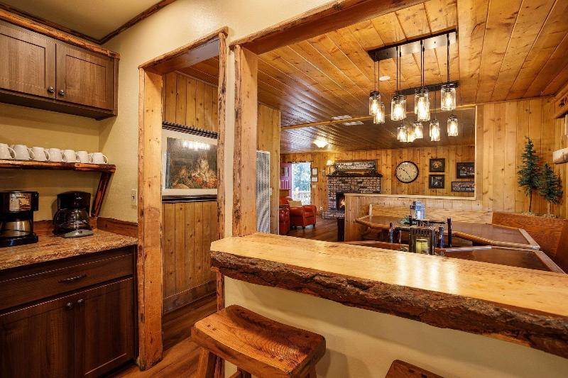 Arrowhead Pine Rose Cabins image