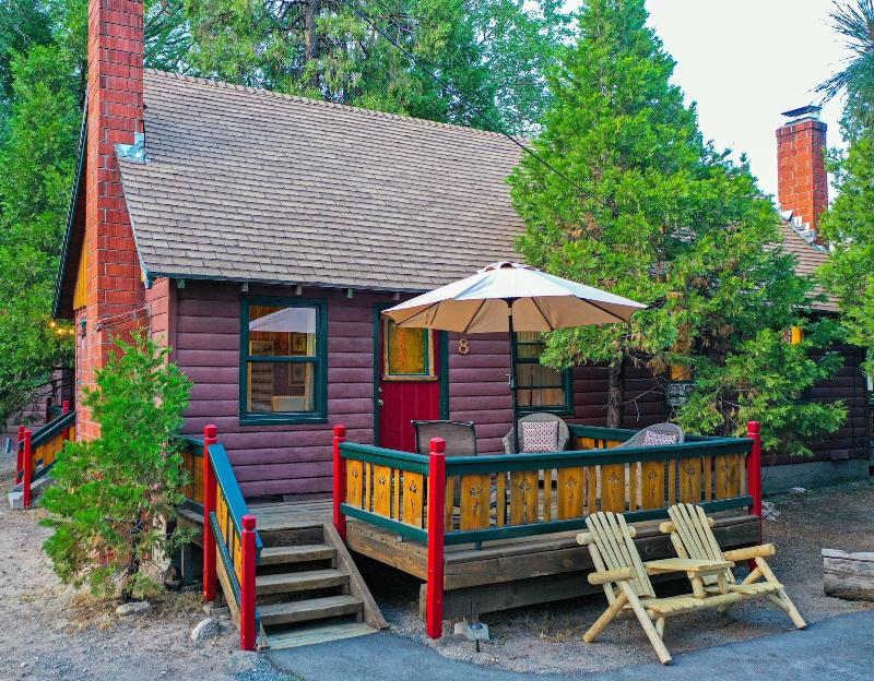 Arrowhead Pine Rose Cabins image