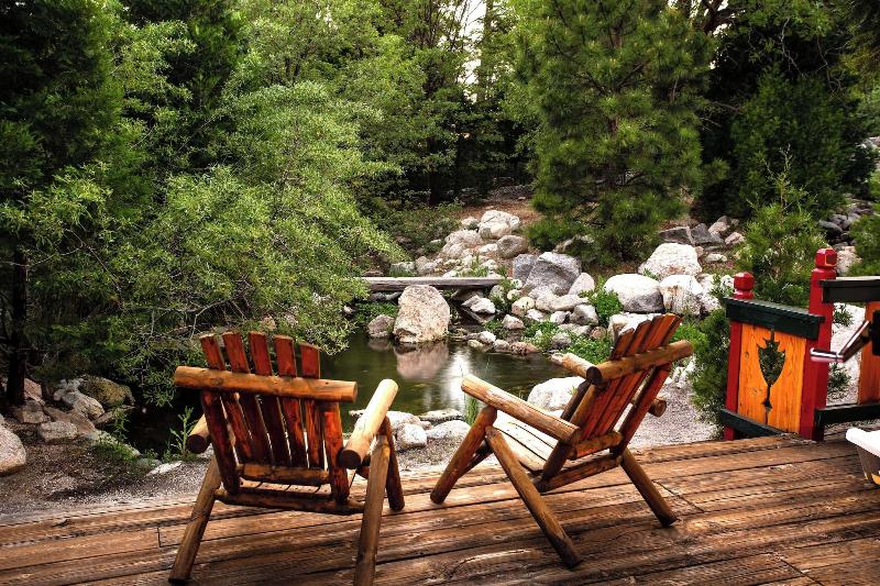 Arrowhead Pine Rose Cabins image