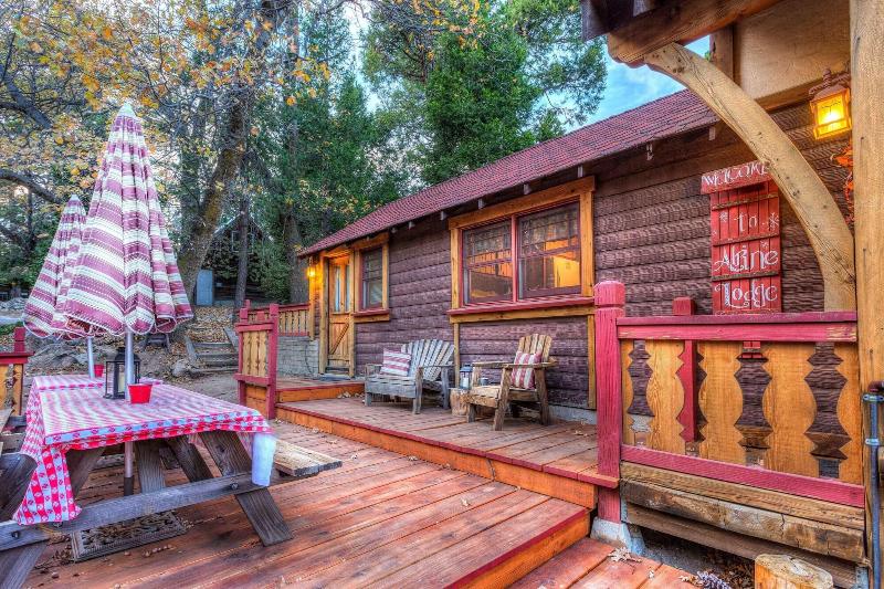 Arrowhead Pine Rose Cabins image