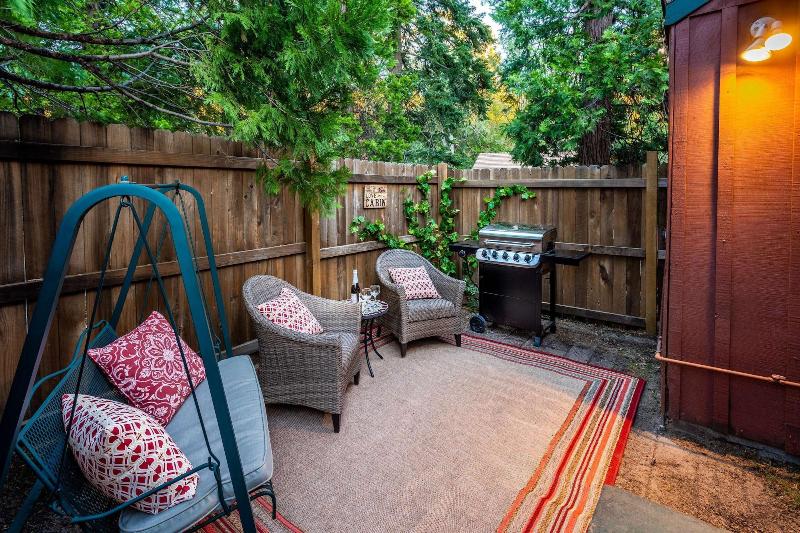 Arrowhead Pine Rose Cabins image