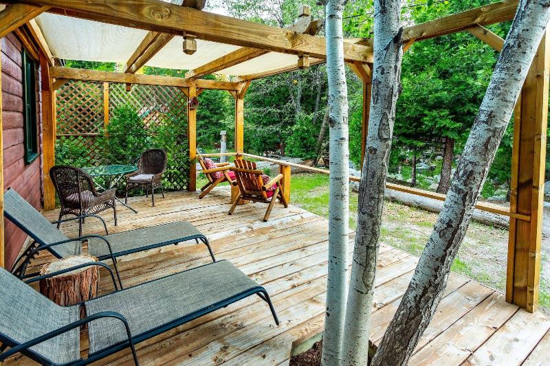 Arrowhead Pine Rose Cabins image