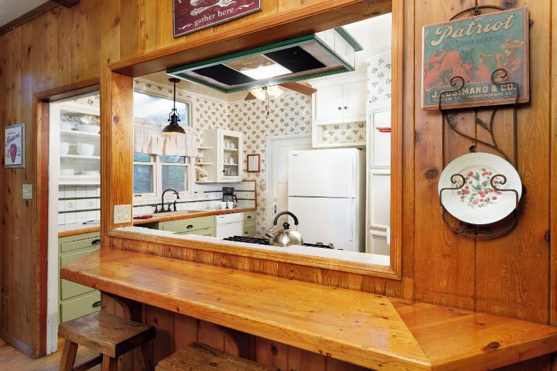 Arrowhead Pine Rose Cabins image