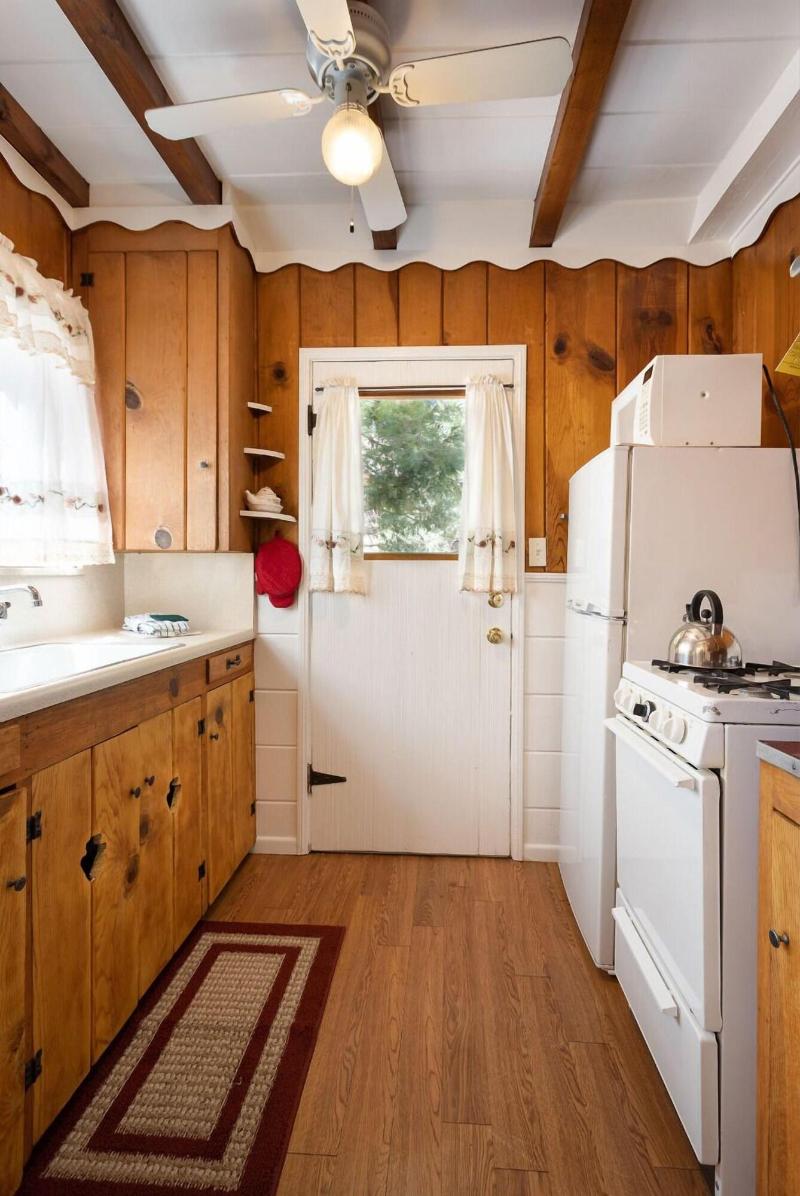 Arrowhead Pine Rose Cabins image