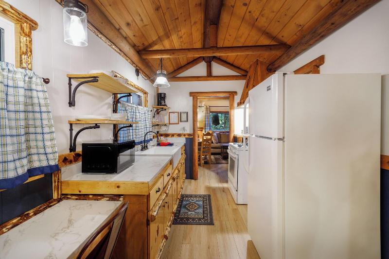 Arrowhead Pine Rose Cabins image