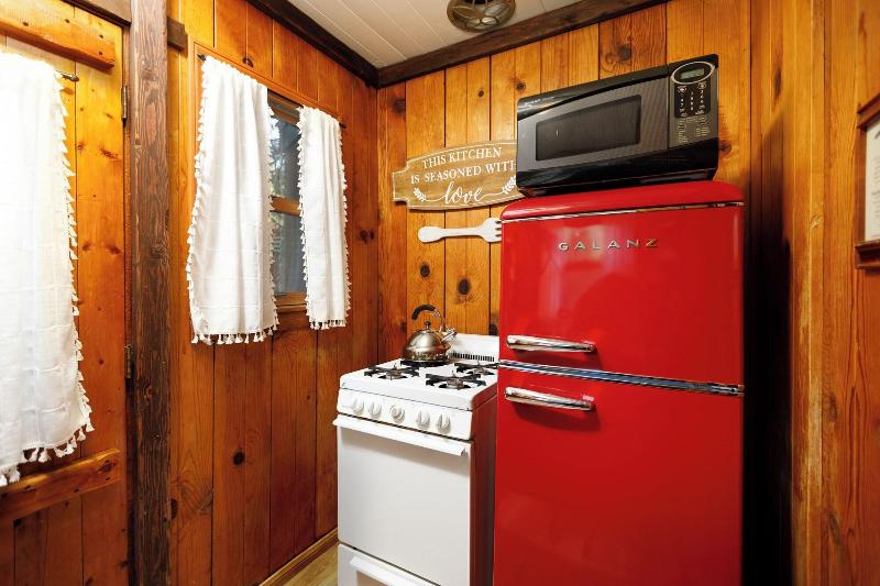 Arrowhead Pine Rose Cabins image