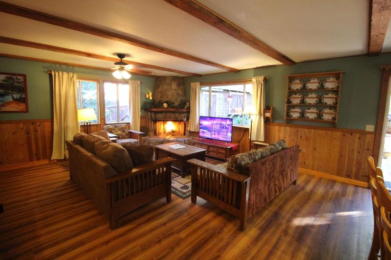 Arrowhead Pine Rose Cabins image