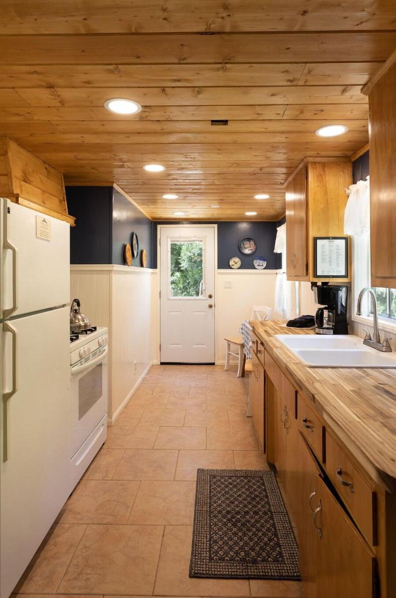 Arrowhead Pine Rose Cabins image