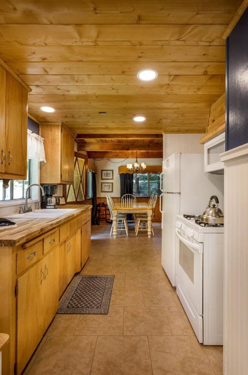 Arrowhead Pine Rose Cabins image