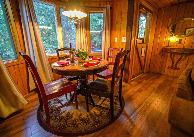 Arrowhead Pine Rose Cabins image
