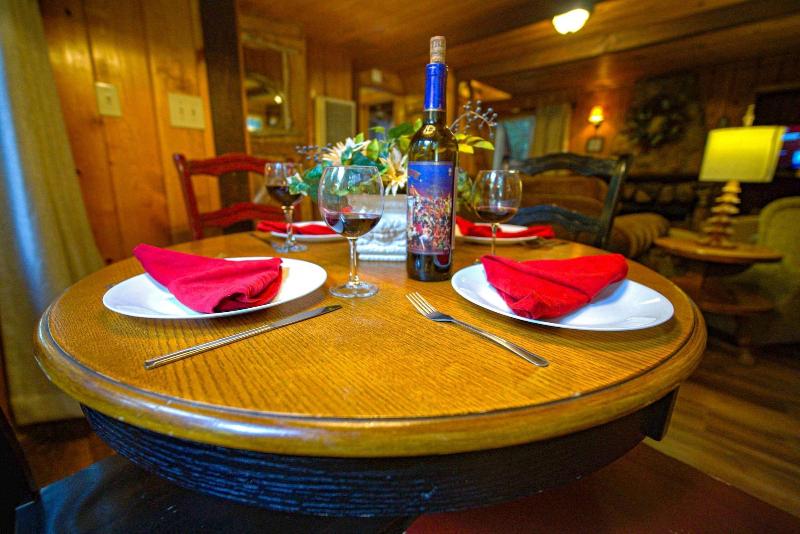 Arrowhead Pine Rose Cabins image