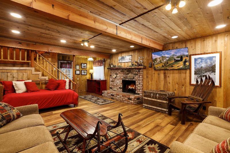 Arrowhead Pine Rose Cabins image