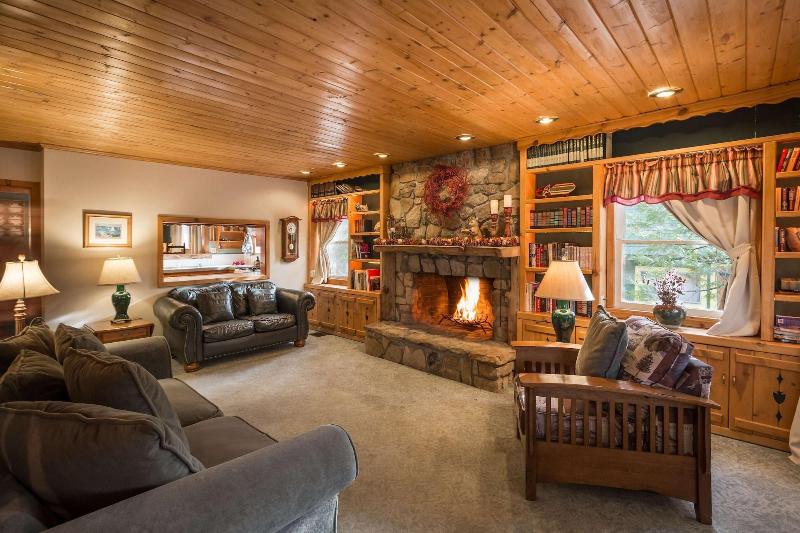 Arrowhead Pine Rose Cabins image