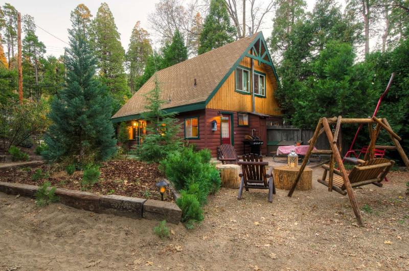 Arrowhead Pine Rose Cabins image