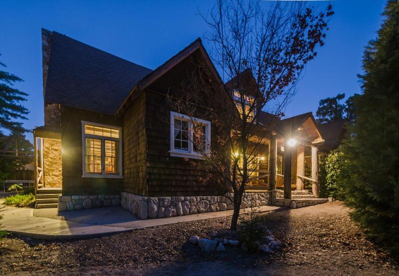 Arrowhead Pine Rose Cabins image
