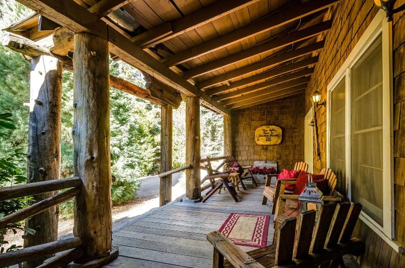 Arrowhead Pine Rose Cabins image