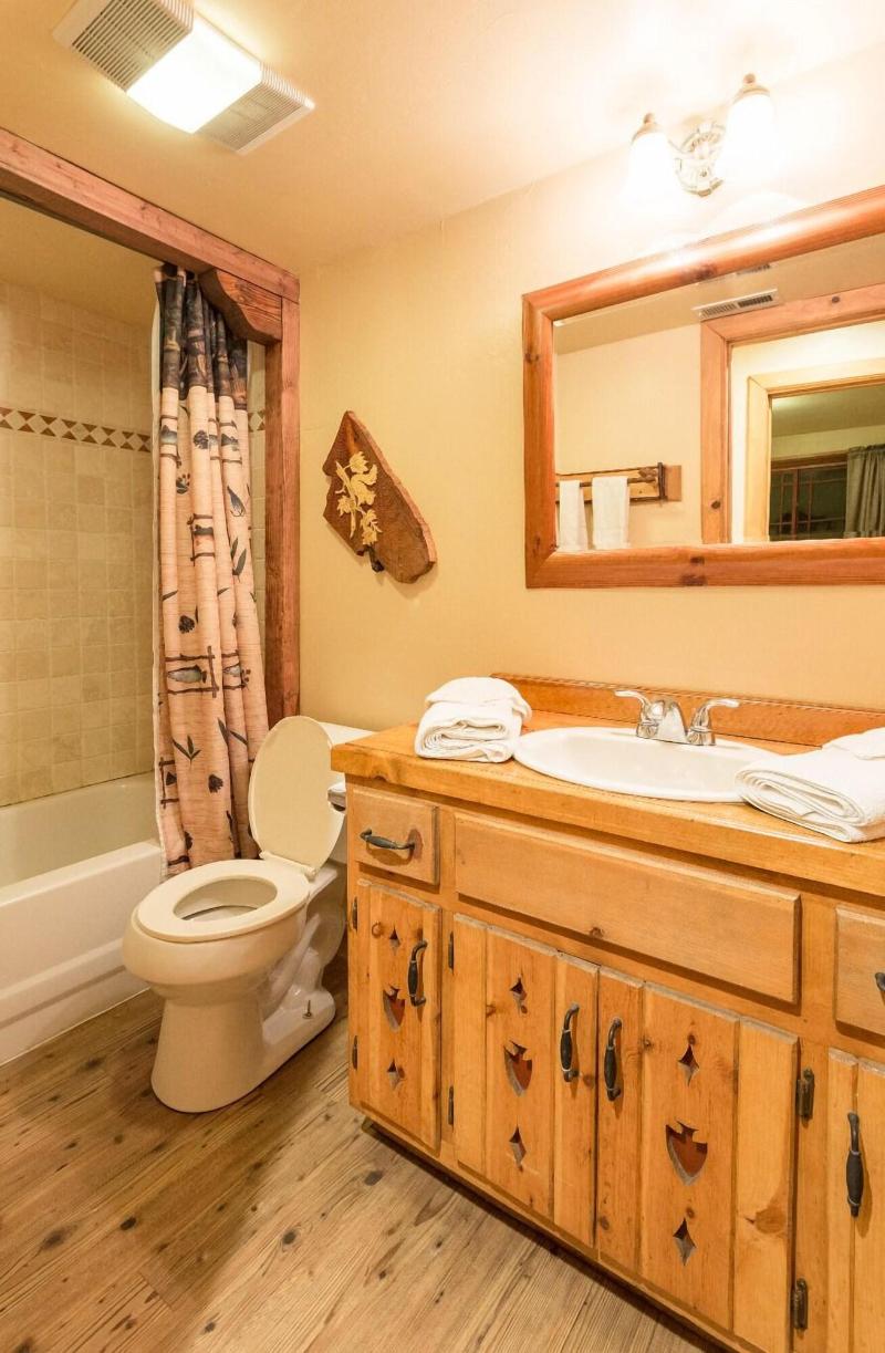 Arrowhead Pine Rose Cabins image