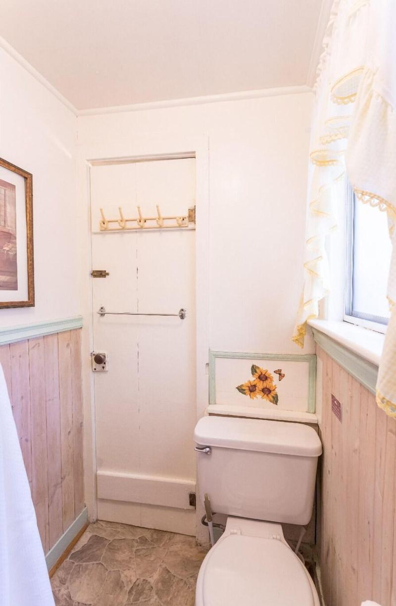 Arrowhead Pine Rose Cabins image