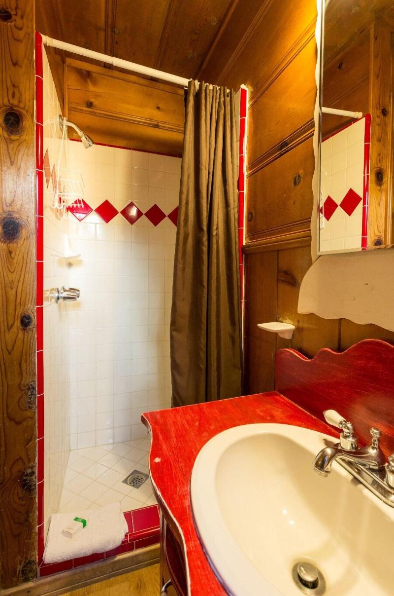 Arrowhead Pine Rose Cabins image