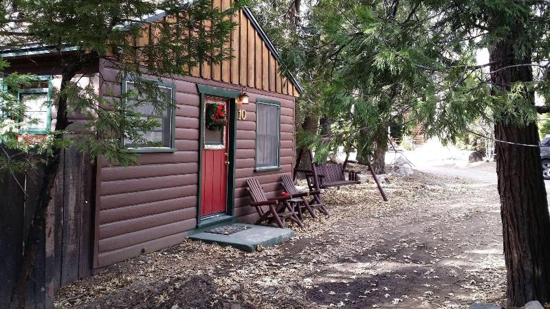 Arrowhead Pine Rose Cabins image