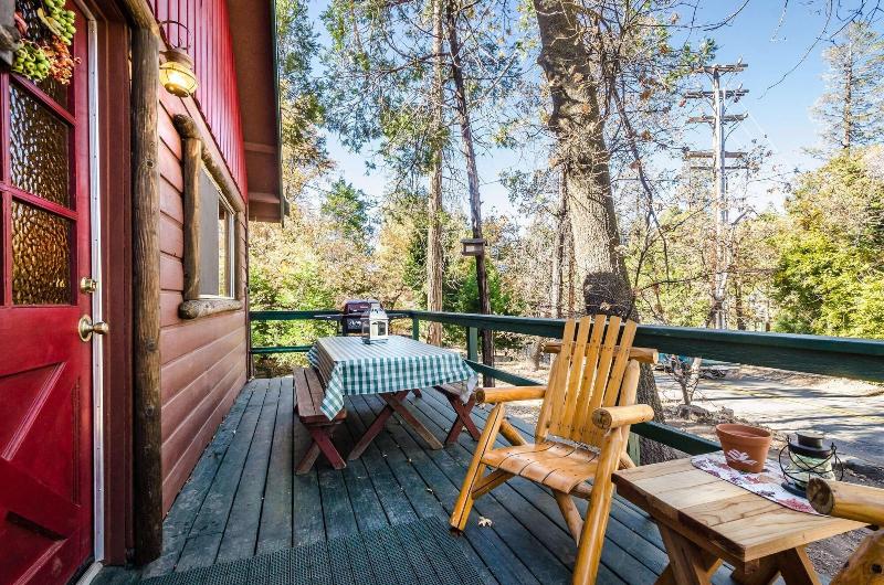 Arrowhead Pine Rose Cabins image