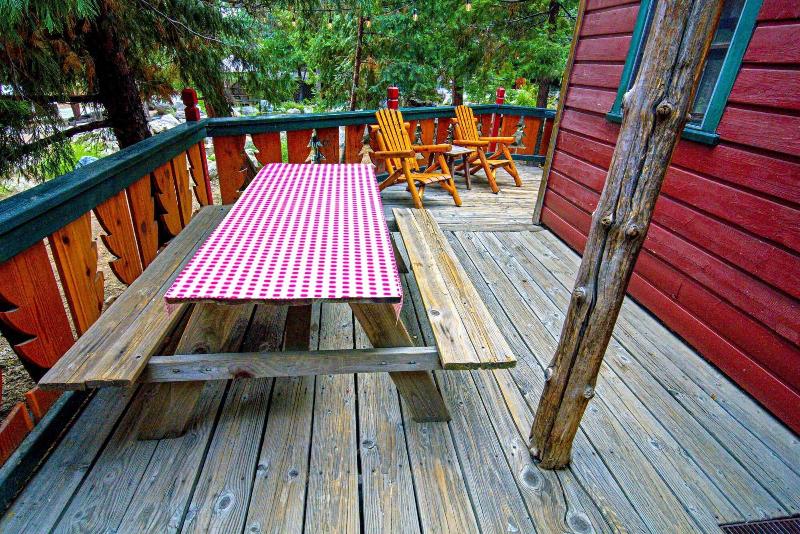 Arrowhead Pine Rose Cabins image