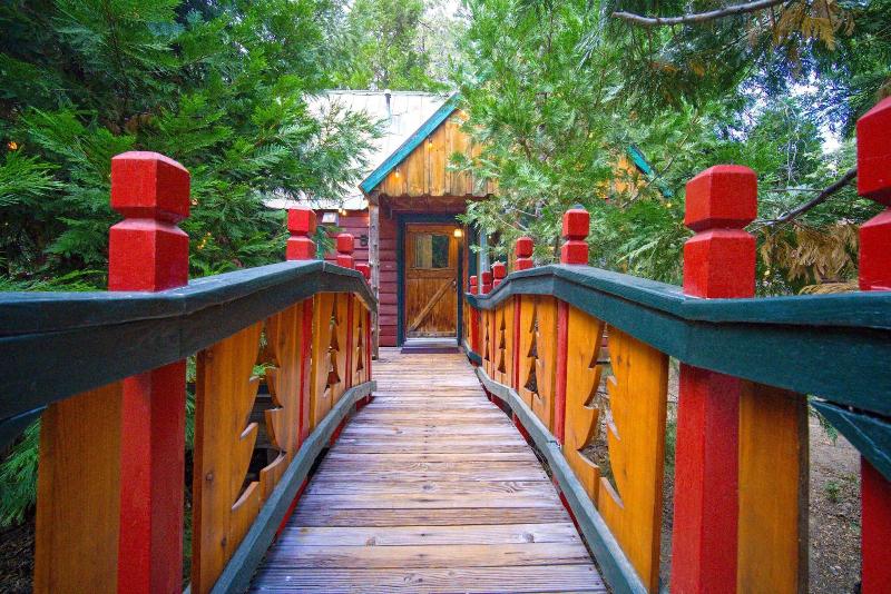 Arrowhead Pine Rose Cabins image