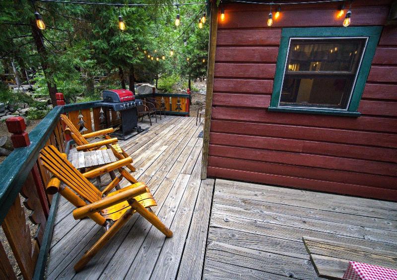 Arrowhead Pine Rose Cabins image