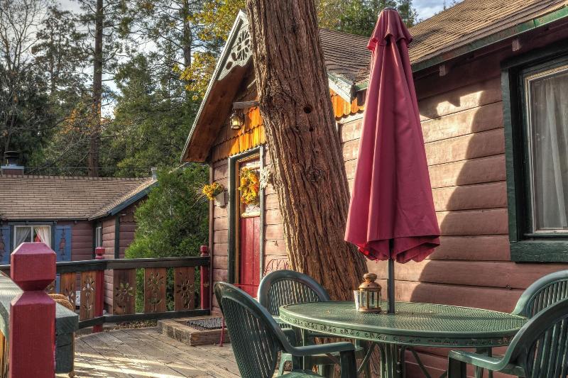 Arrowhead Pine Rose Cabins image