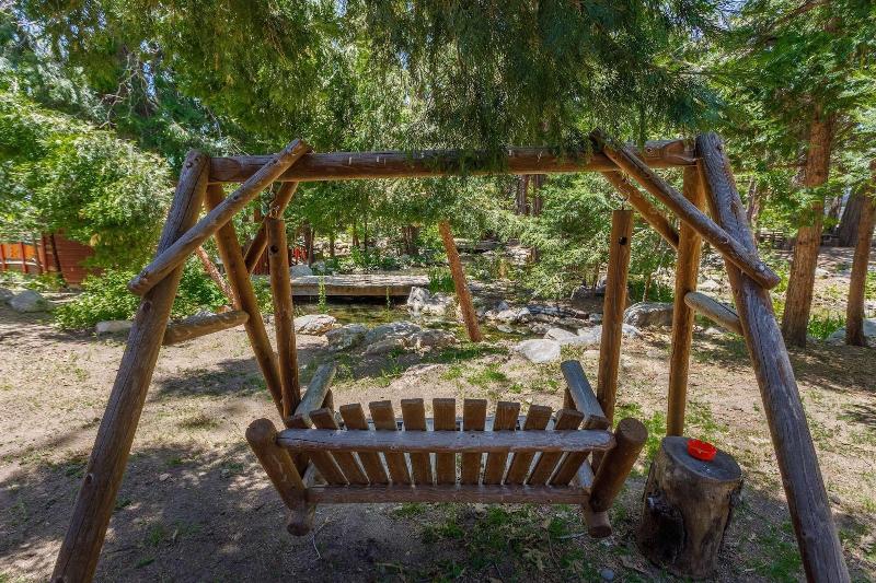 Arrowhead Pine Rose Cabins image
