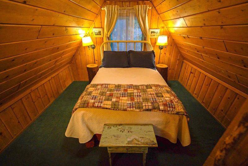 Arrowhead Pine Rose Cabins image