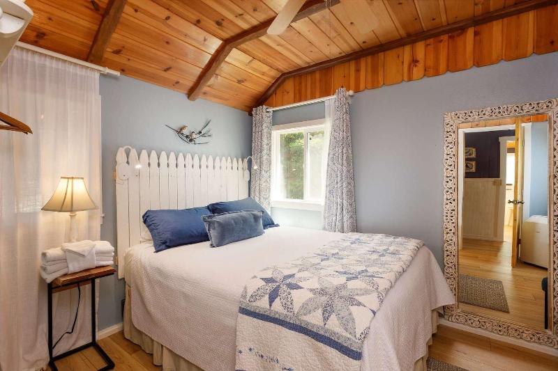 Arrowhead Pine Rose Cabins image