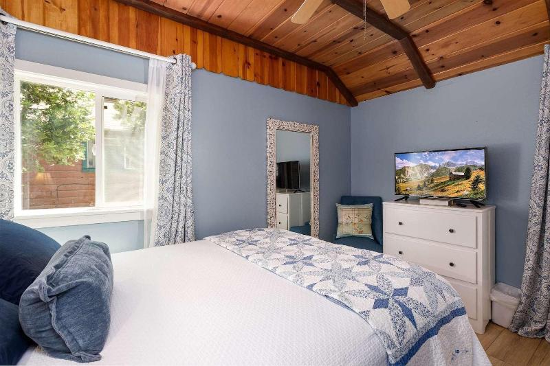 Arrowhead Pine Rose Cabins image