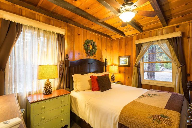 Arrowhead Pine Rose Cabins image