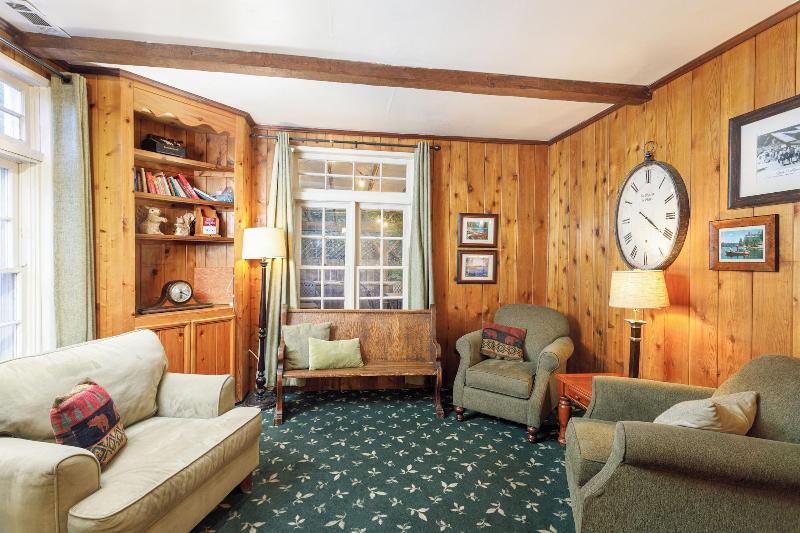 Arrowhead Pine Rose Cabins image