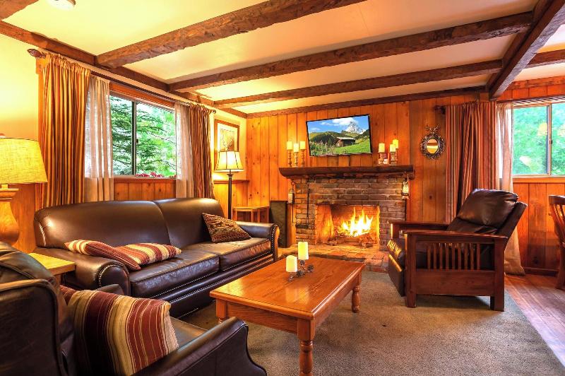 Arrowhead Pine Rose Cabins image