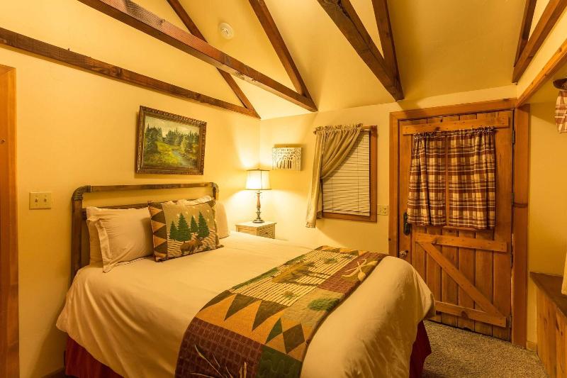 Arrowhead Pine Rose Cabins image
