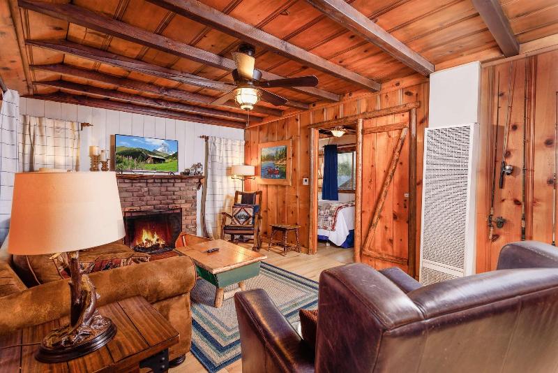 Arrowhead Pine Rose Cabins image