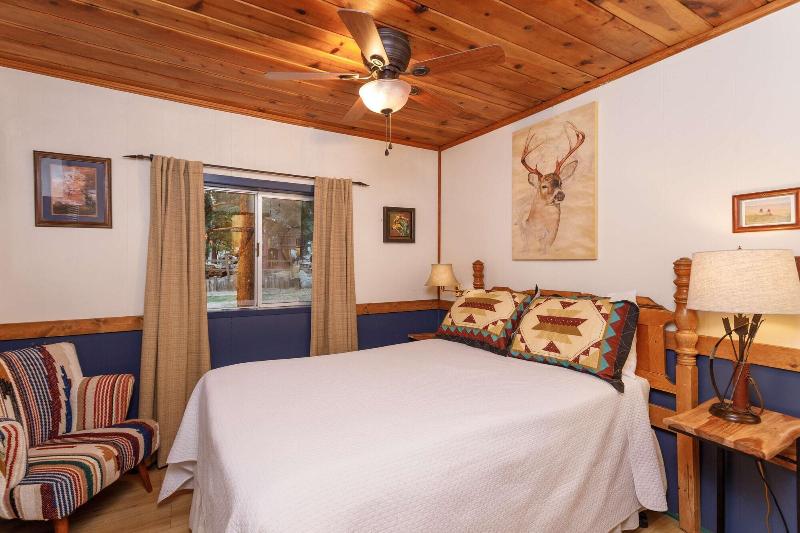 Arrowhead Pine Rose Cabins image