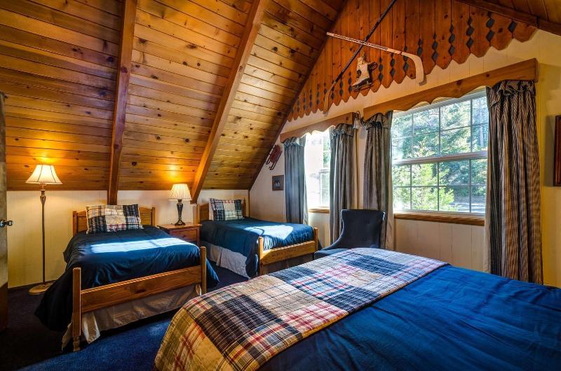 Arrowhead Pine Rose Cabins image