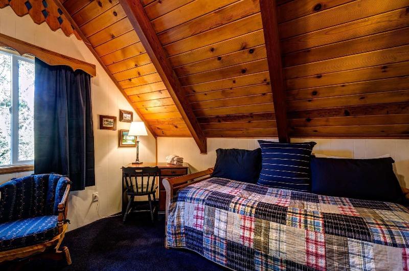 Arrowhead Pine Rose Cabins image