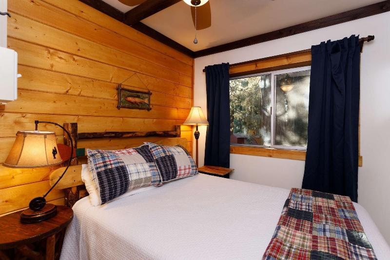 Arrowhead Pine Rose Cabins image