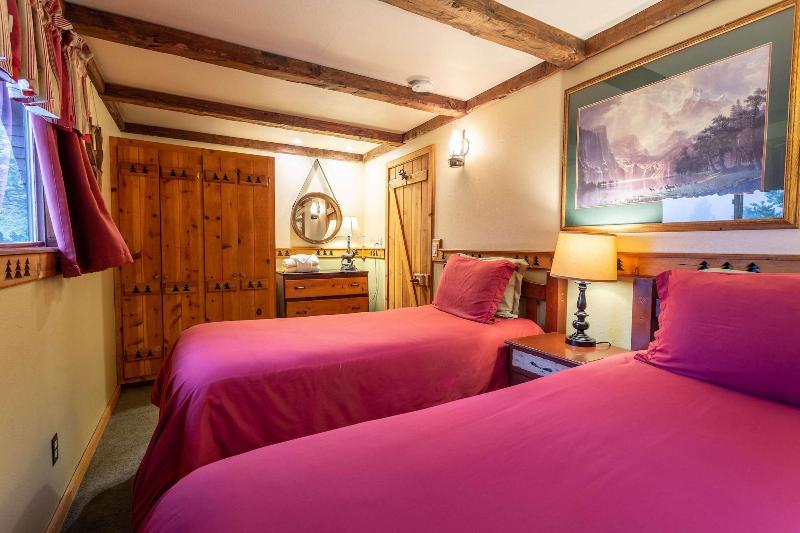 Arrowhead Pine Rose Cabins image