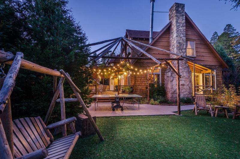 Arrowhead Pine Rose Cabins image
